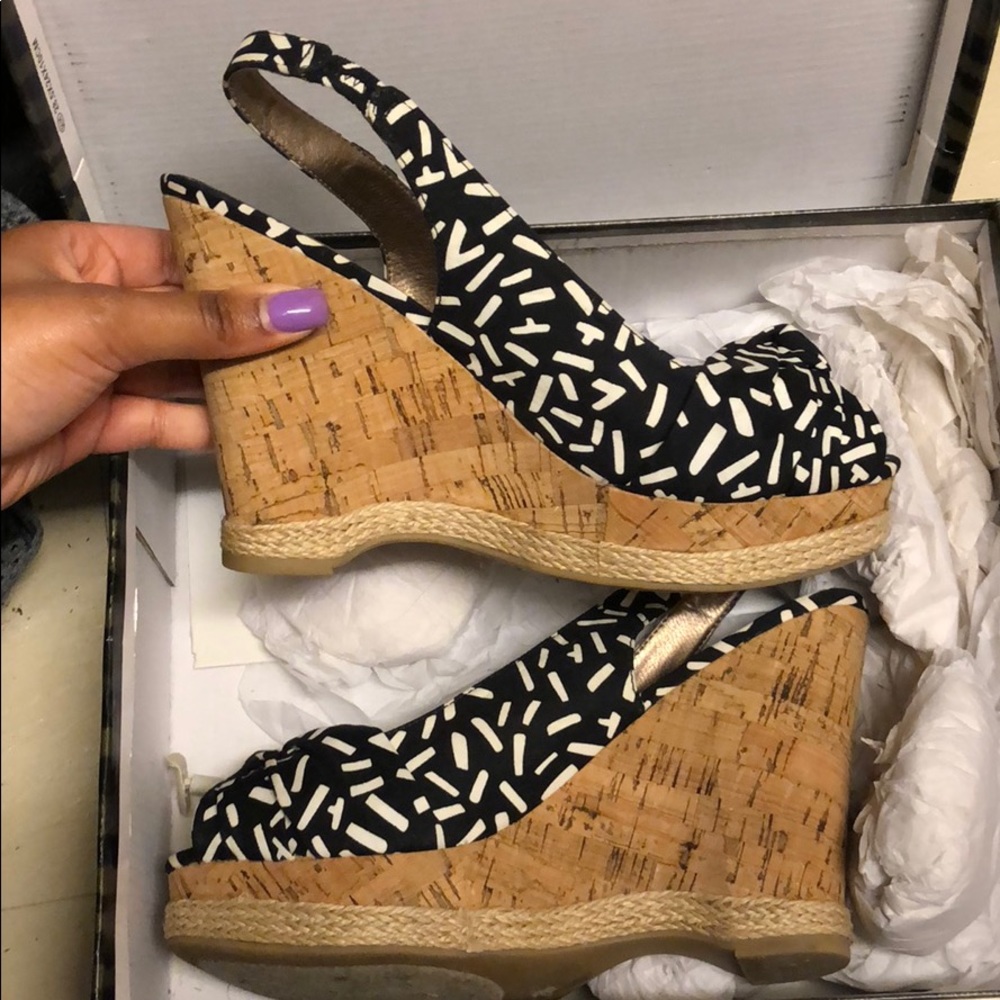 Shoes - Picture 2 of 4